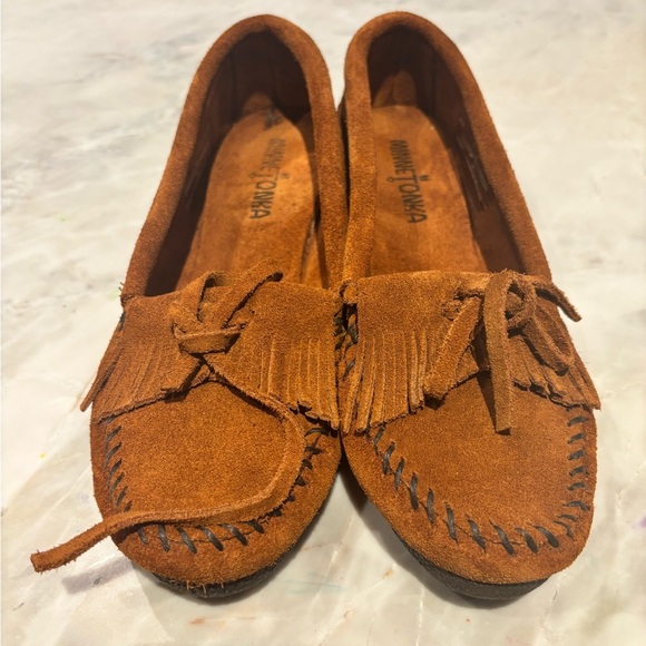 Minnetonka Classic  Brown Suede Moccasins - Picture 1 of 5
